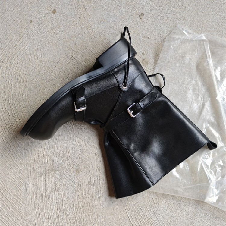 รองเท้าบูทหุ้มข้อกลางแบบมีหัวเ - Leather Classic Strap บทวิจารณ์และราคา